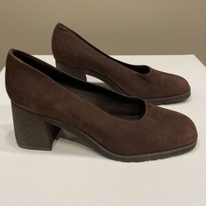 Vintage Andre Assous Brown Suede square toe Heels